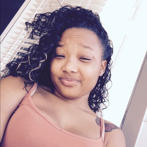 Meet your Posher, Hailey - Picture 1 of 1